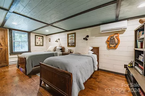 Bedroom - 62 Weeping Cherry Forest Rd, Fairview, NC 28730 photo 4 of 4