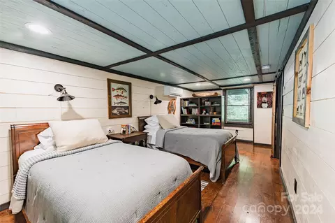 Bedroom - 62 Weeping Cherry Forest Rd, Fairview, NC 28730 photo 3 of 4