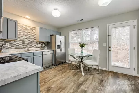 1413 Swaying Branch Ln, Lake Wylie, SC 29710