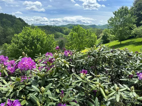 34 Walnut Cove Rd, Mars Hill, NC 28754