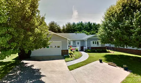 140 Derbyshire Dr, Hendersonville, NC 28792