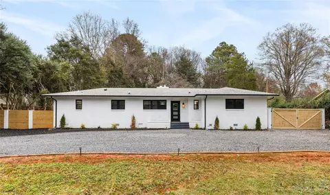 1129 Dooley Dr, Charlotte, NC 28227