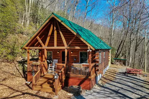 758 Autumn Dr, Maggie Valley, NC 28751