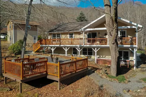 143 Turn About Ct, Waynesville, NC 28785