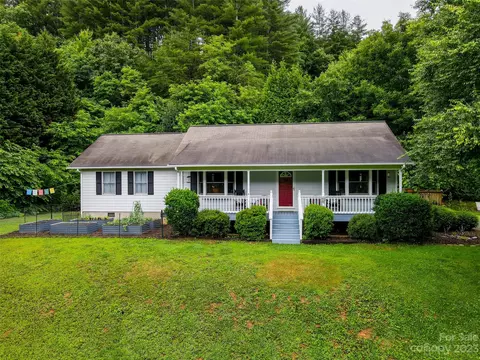 27 Ellistone Ct, Sylva, NC 28779