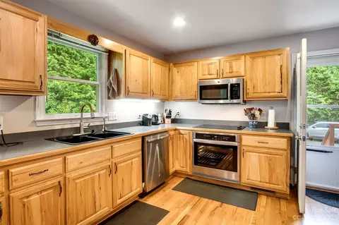 27 Ellistone Ct, Sylva, NC 28779 photo 12