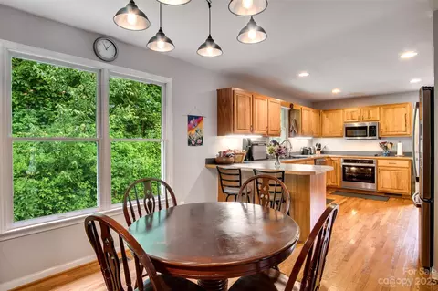 27 Ellistone Ct, Sylva, NC 28779 photo 6