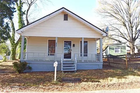 130 Douglas St, Statesville, NC 28677