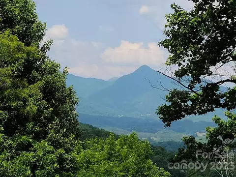 000 Calhoun Ridge 3 Dr #3, Waynesville, NC 28786