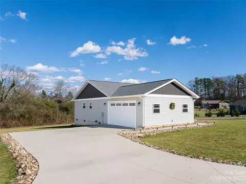 32 Dawn Ln, Flat Rock, NC 28731 photo 3