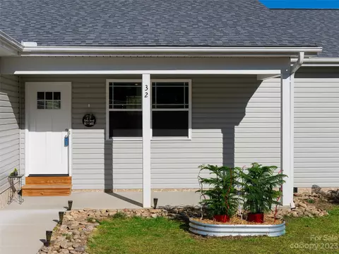 32 Dawn Ln, Flat Rock, NC 28731 photo 4