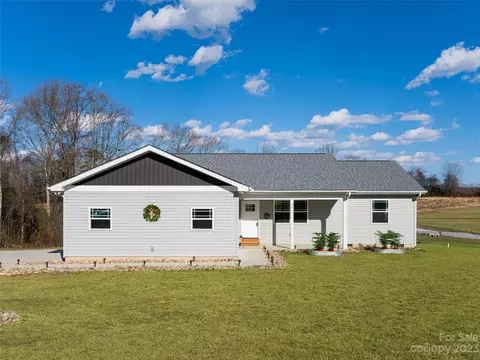 32 Dawn Ln, Flat Rock, NC 28731