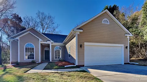 5308 Chalcroft Ct, Charlotte, NC 28227