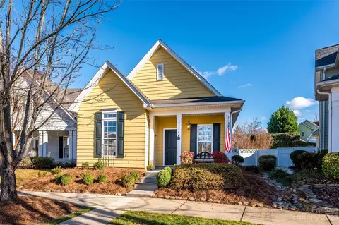 334 Center Dr, Davidson, NC 28036