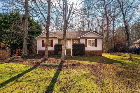 1908 Starlight Se Ct SE, Lenoir, NC 28645