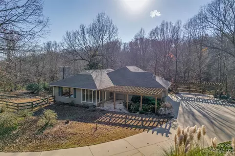 300 Riverknoll Ln, Tryon, NC 28782 photo 3