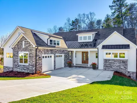 732 Misty Arbor Frd, Clover, SC 29710 photo 4