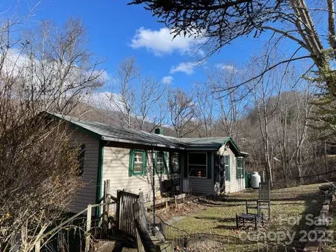 1078 Rockdale Rd, Bakersville, NC 28705