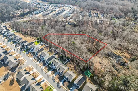 11107 E Lake Rd, Charlotte, NC 28215