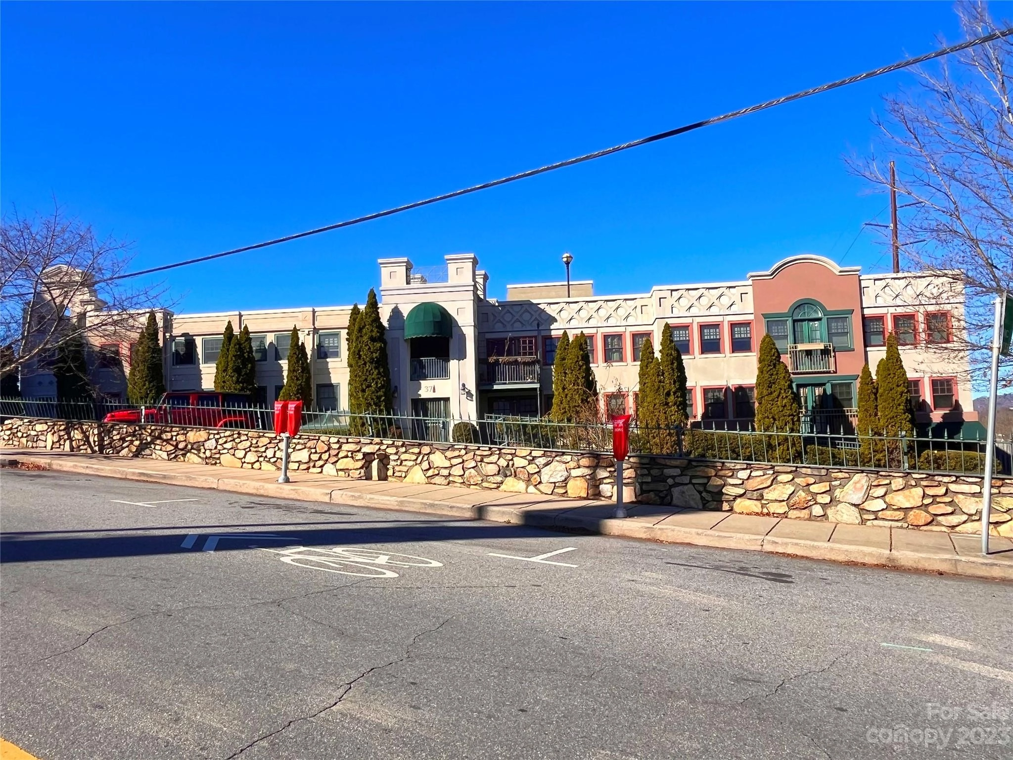 37 Hiawassee W305 St Unit W305  