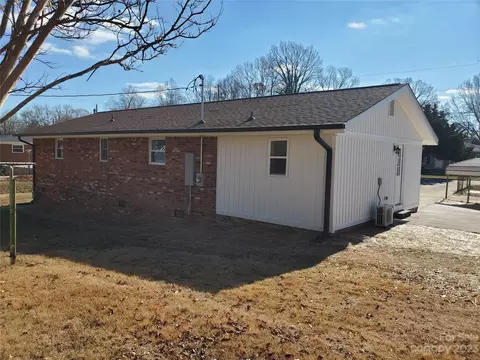 205 E 27th St, Kannapolis, NC 28083 photo 2