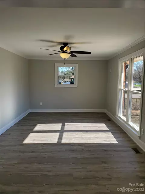 205 E 27th St, Kannapolis, NC 28083 photo 4
