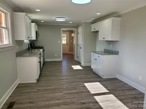 205 E 27th St, Kannapolis, NC 28083 photo 6