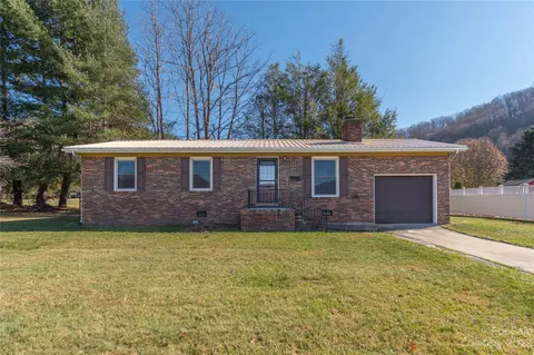 28 Bright St, Waynesville, NC 28786