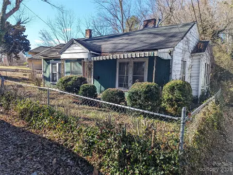 605 NW Vance St, Lenoir, NC 28645