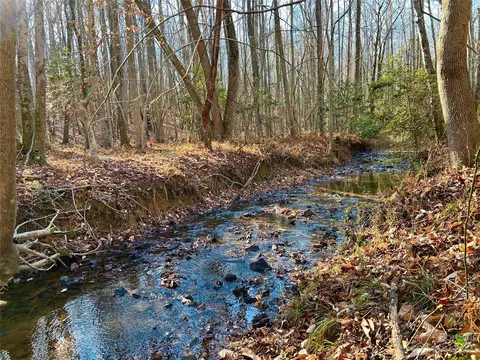 253 Semper Fidelis 8 Rd #8, Olin, NC 28660