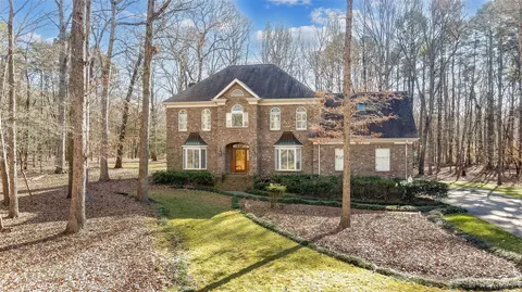 8512 Foxbridge Dr, Matthews, NC 28104