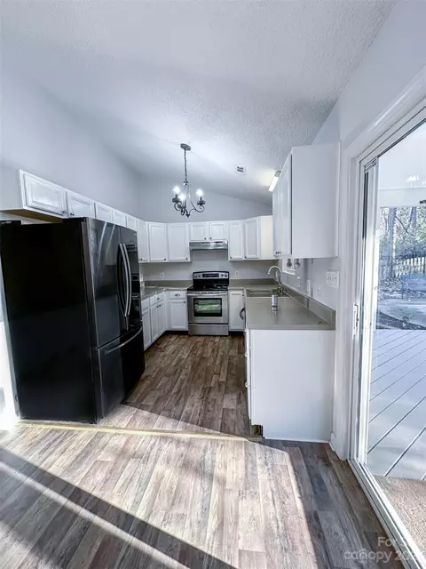 2975 Kay St, Conover, NC 28613 photo 11