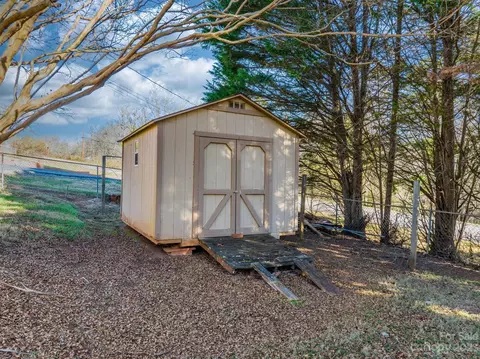 3630 Weyland Dr, Conover, NC 28613 photo 15