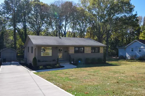 3836 Litchfield Rd, Charlotte, NC 28211