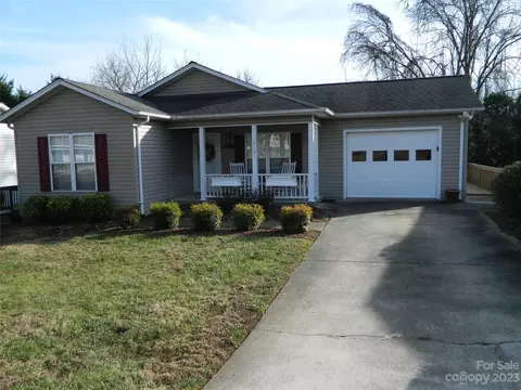 212 Summerfield Ne Ct NE, Lenoir, NC 28645