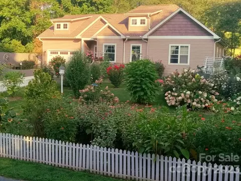 148 Freedom Rd, Hendersonville, NC 28792