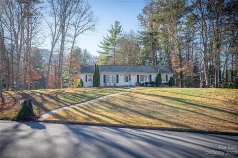 11 Highlander Rd, Asheville, NC 28804
