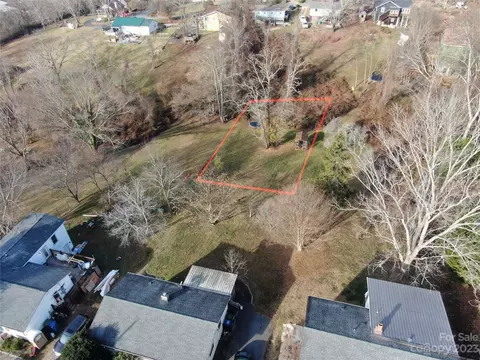 99999 Shannon Dr, Asheville, NC 28803