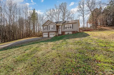 3017 Kay St, Conover, NC 28613 photo 2