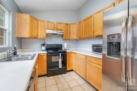 3017 Kay St, Conover, NC 28613 photo 4
