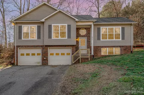 3017 Kay St, Conover, NC 28613
