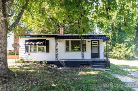 708 Dogwood Rd, Thomasville, NC 27360