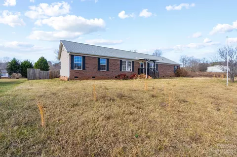 141 Titanium Dr, Statesville, NC 28625