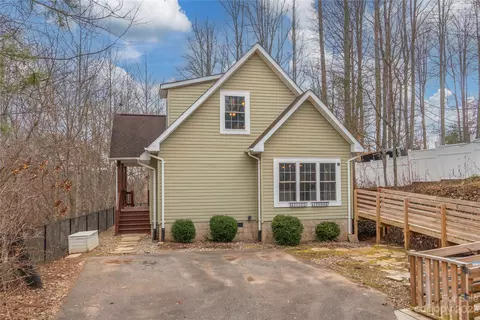128 Sleepy Forest Dr, Leicester, NC 28748