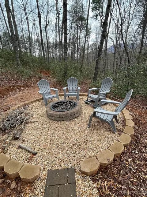 120 Flynn Ct, Lake Lure, NC 28746