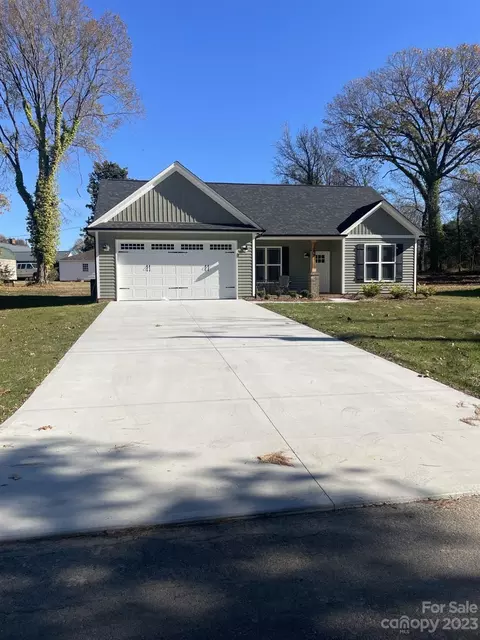 109 S Oak Ave, New London, NC 28127