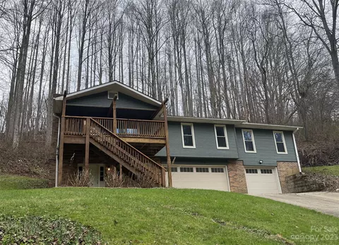 319 Pioneer Dr, Waynesville, NC 28786