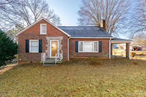 100 2nd Ave, Catawba, NC 28609