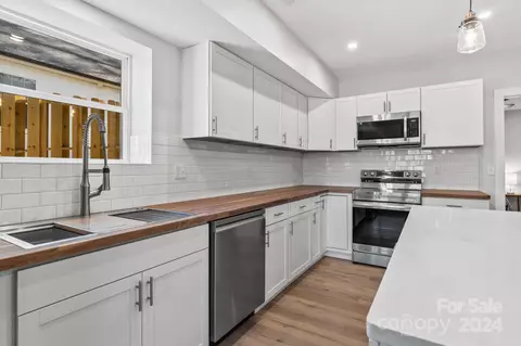 Kitchen - 32 Access Rd, Black Mountain, NC 28711 photo 3 of 5