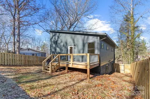Exterior - 32 Access Rd, Black Mountain, NC 28711 photo 8 of 10